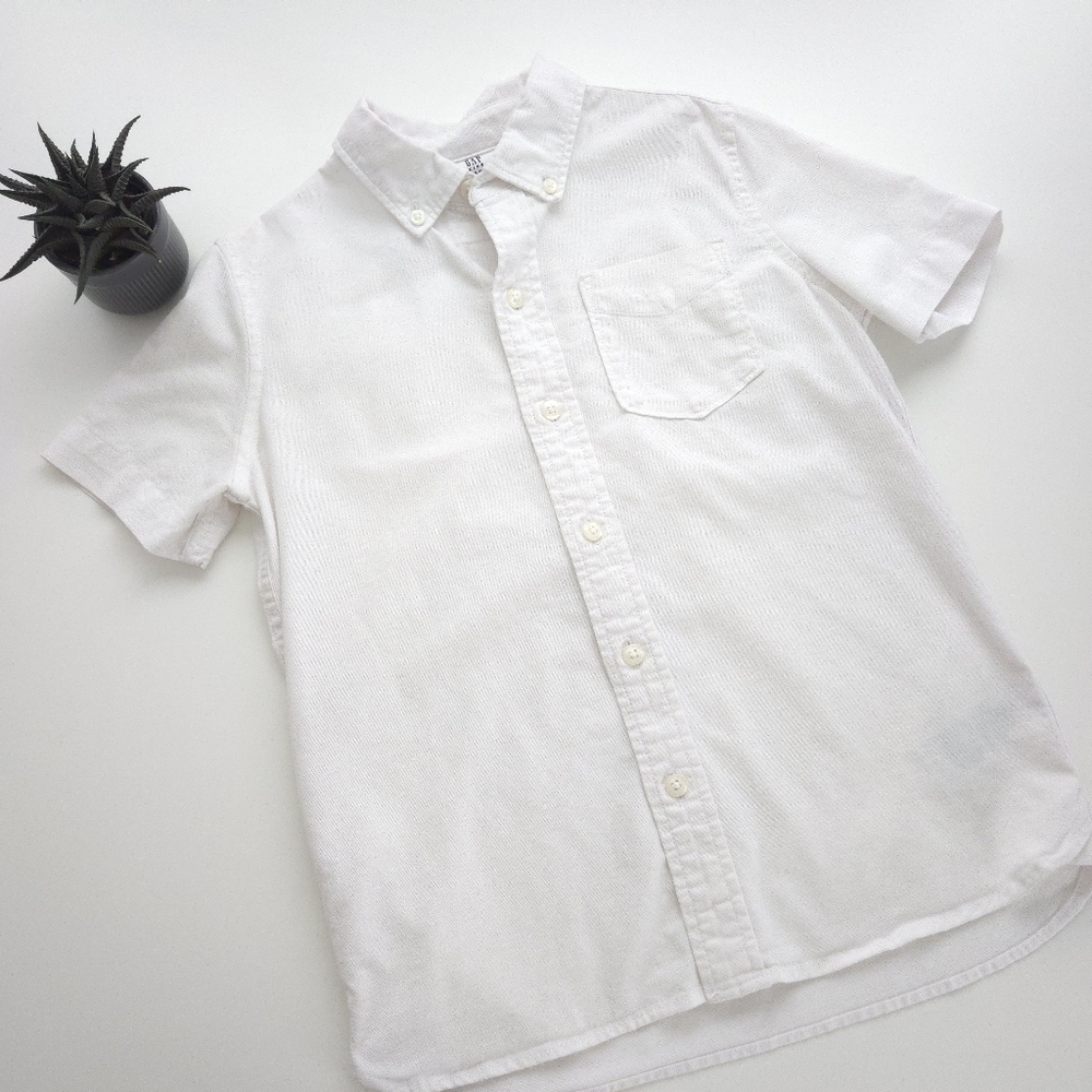 Gap Kids White Button Up Shirt size S (6-7)